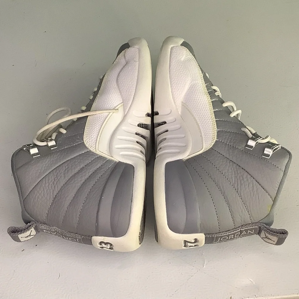 RETRO AIR JORDAN’S GRAY AND WHITE